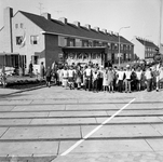 856288 Afbeelding van de feestelijke ingebruikstelling van de 250ste met Automatische Halve Overwegbomen (A.H.O.B.) ...